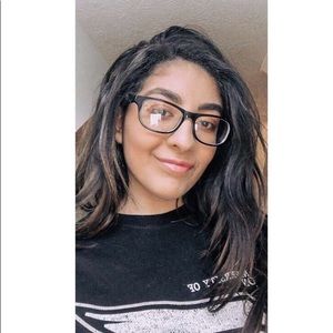 Meet your Posher, Muna